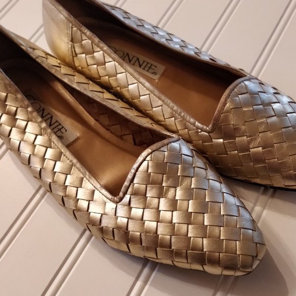*Vintage* Connie gold woven leather flats - Picture 1 of 7